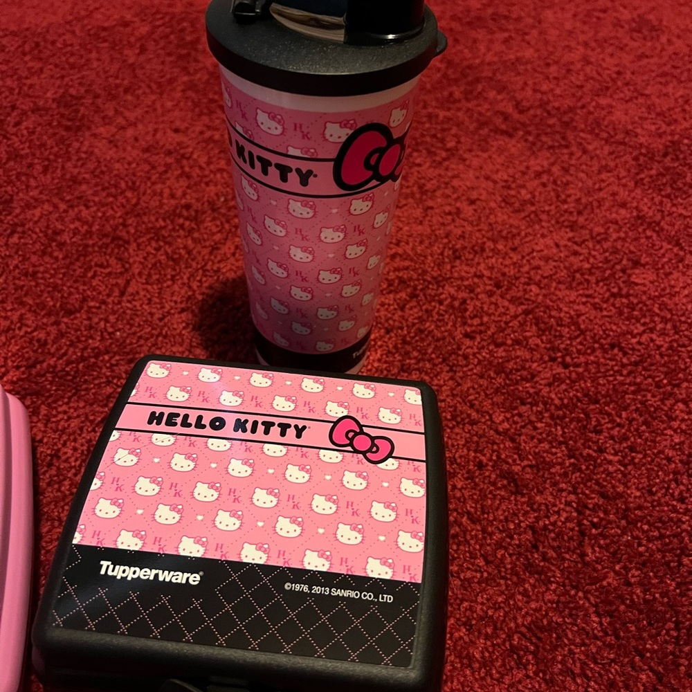 Tupperware Brand New Hello Kitty Lunch Kit